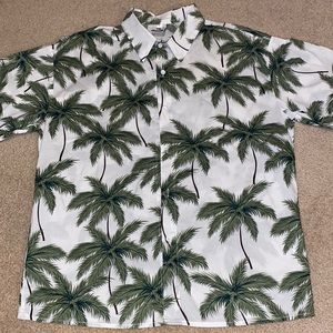 Men’s large tropical short sleeve button down new condition.